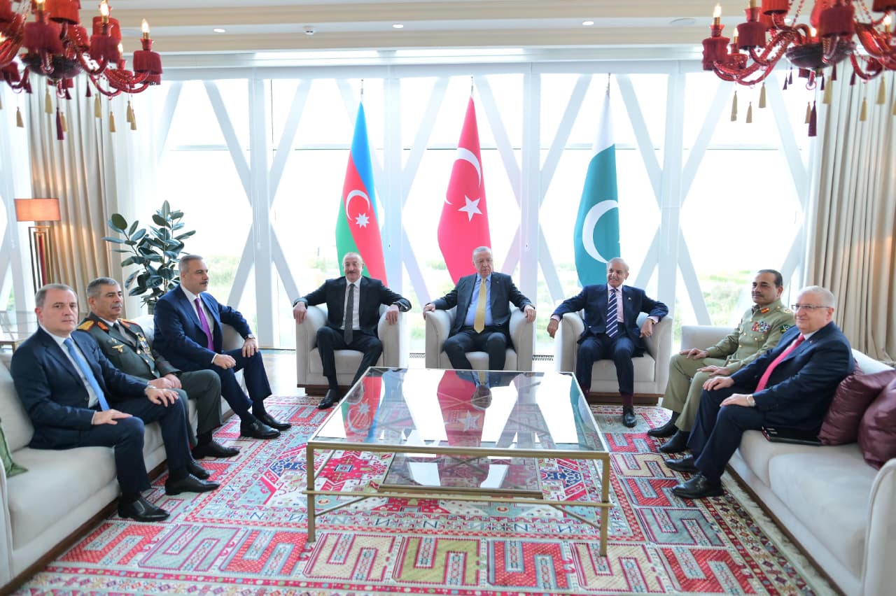 PM Sharif, President Erdoğan pledge stronger Pakistan-Türkiye partnership in Baku